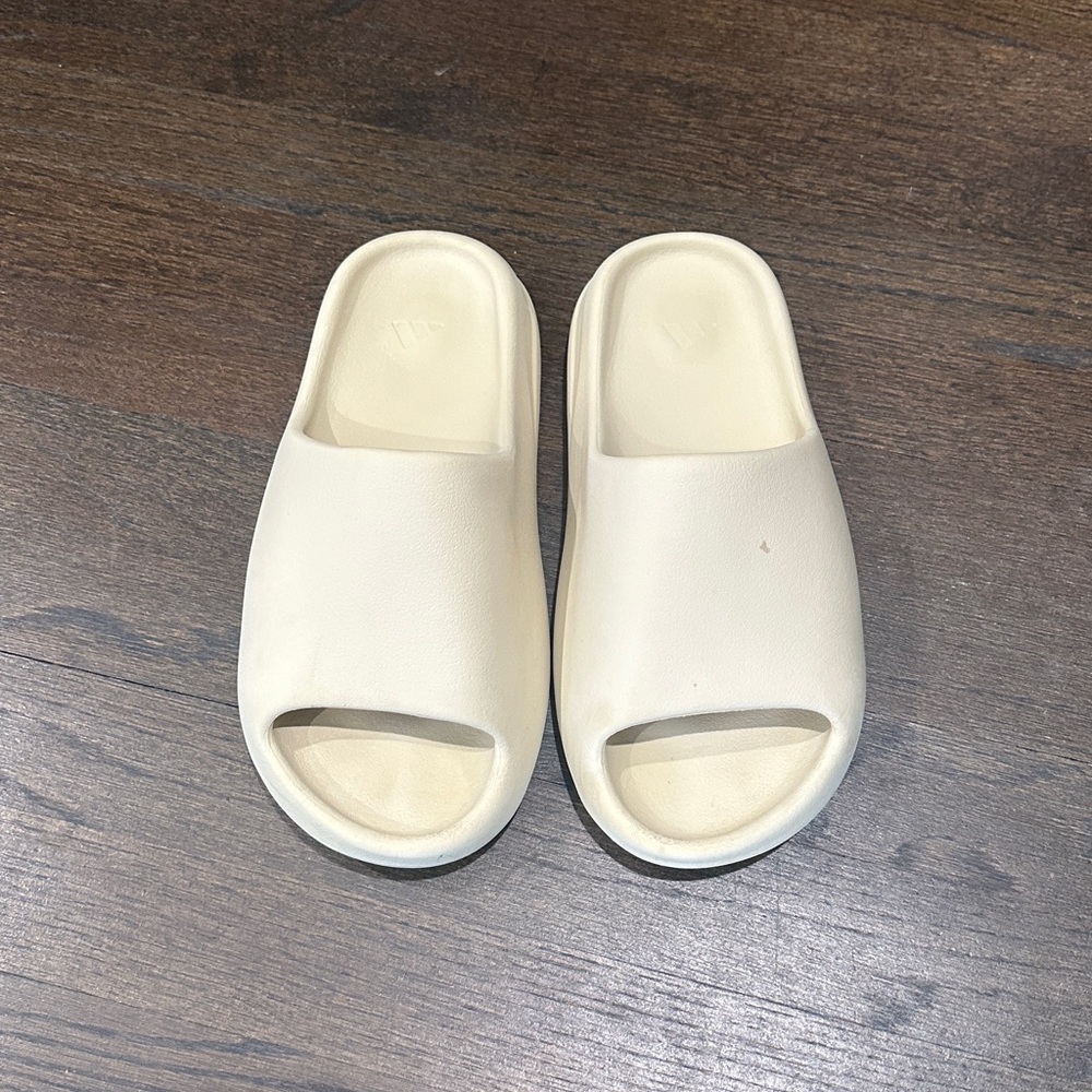 Adidas Yeezy Bone Slides Size 7